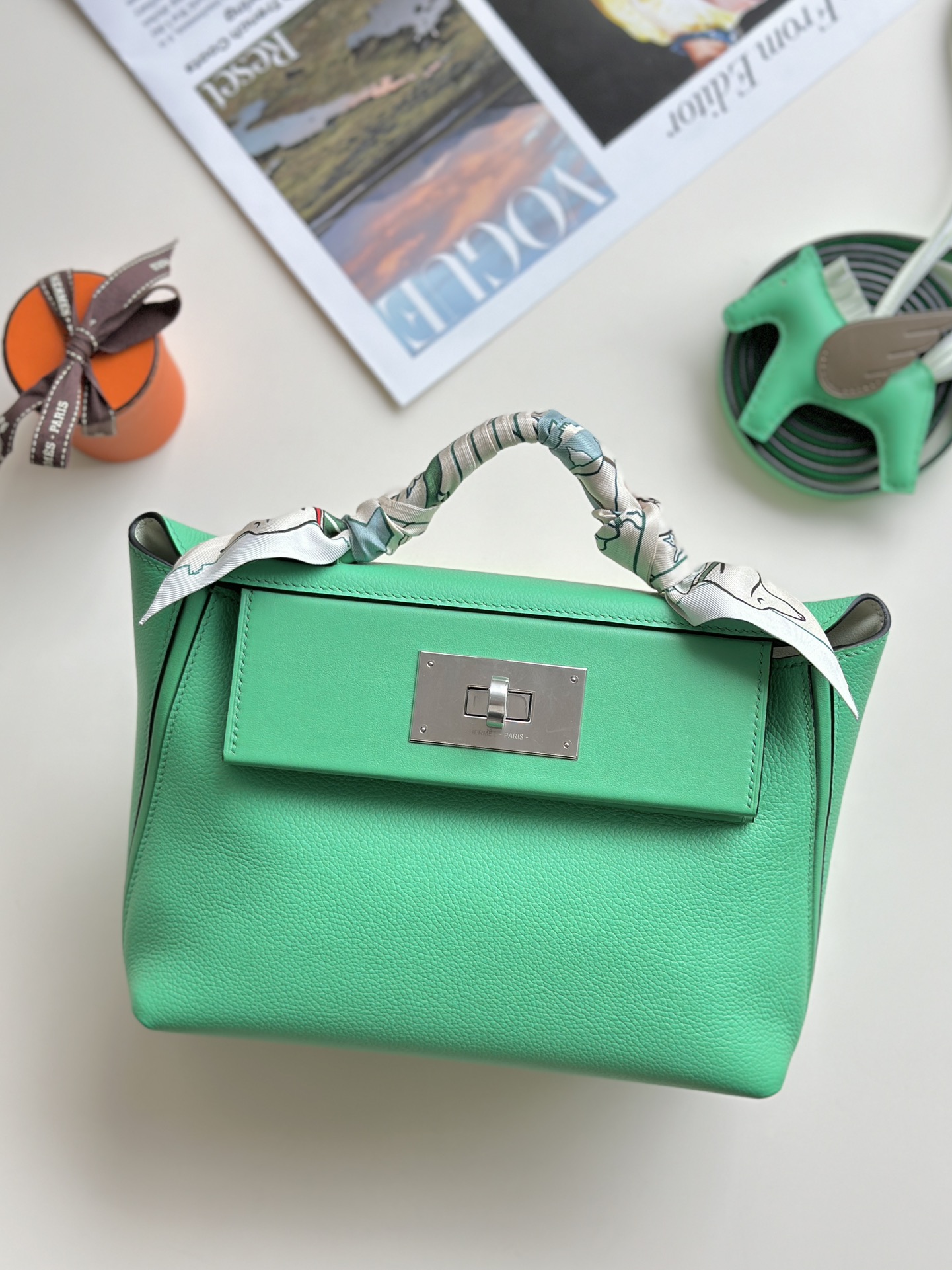 Hermes Kelly Mini 2424 21cm Handbag in Green Comic Clemence Leather